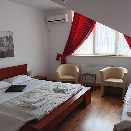 Hotel Vila Veneto ティミショアラ エクステリア 写真