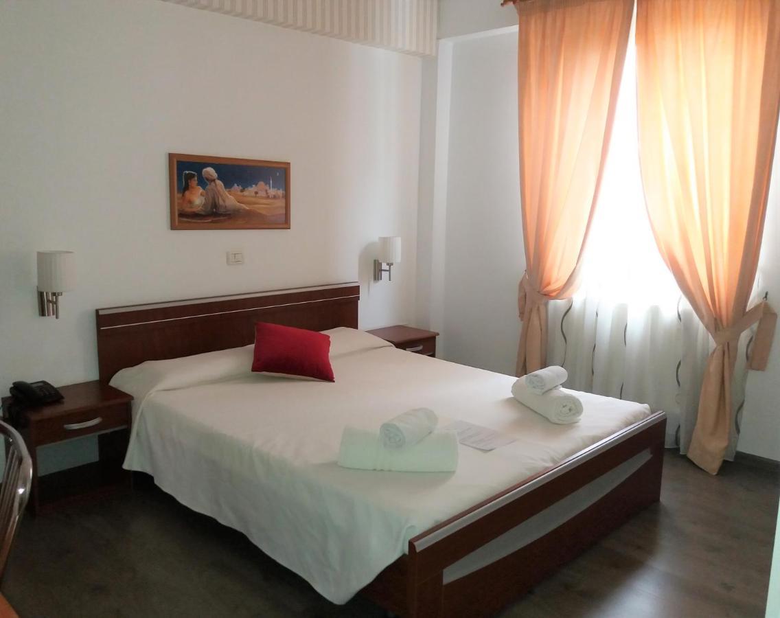 Hotel Vila Veneto ティミショアラ エクステリア 写真