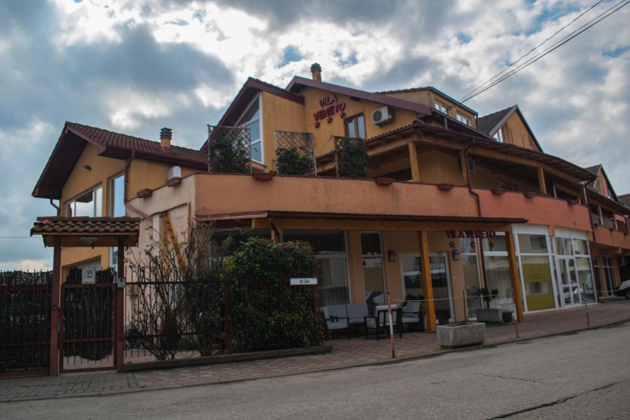 Hotel Vila Veneto ティミショアラ エクステリア 写真