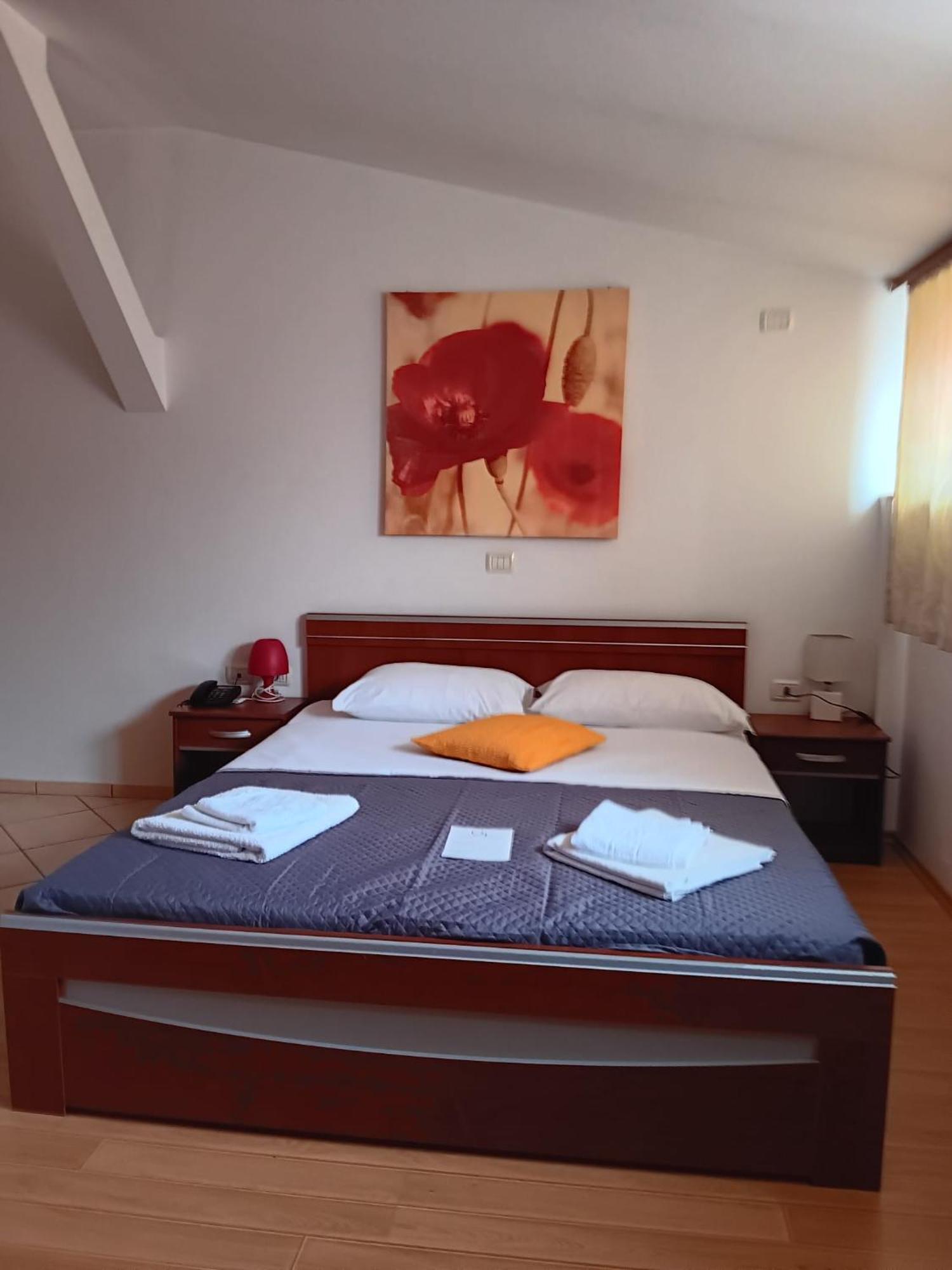 Hotel Vila Veneto ティミショアラ エクステリア 写真