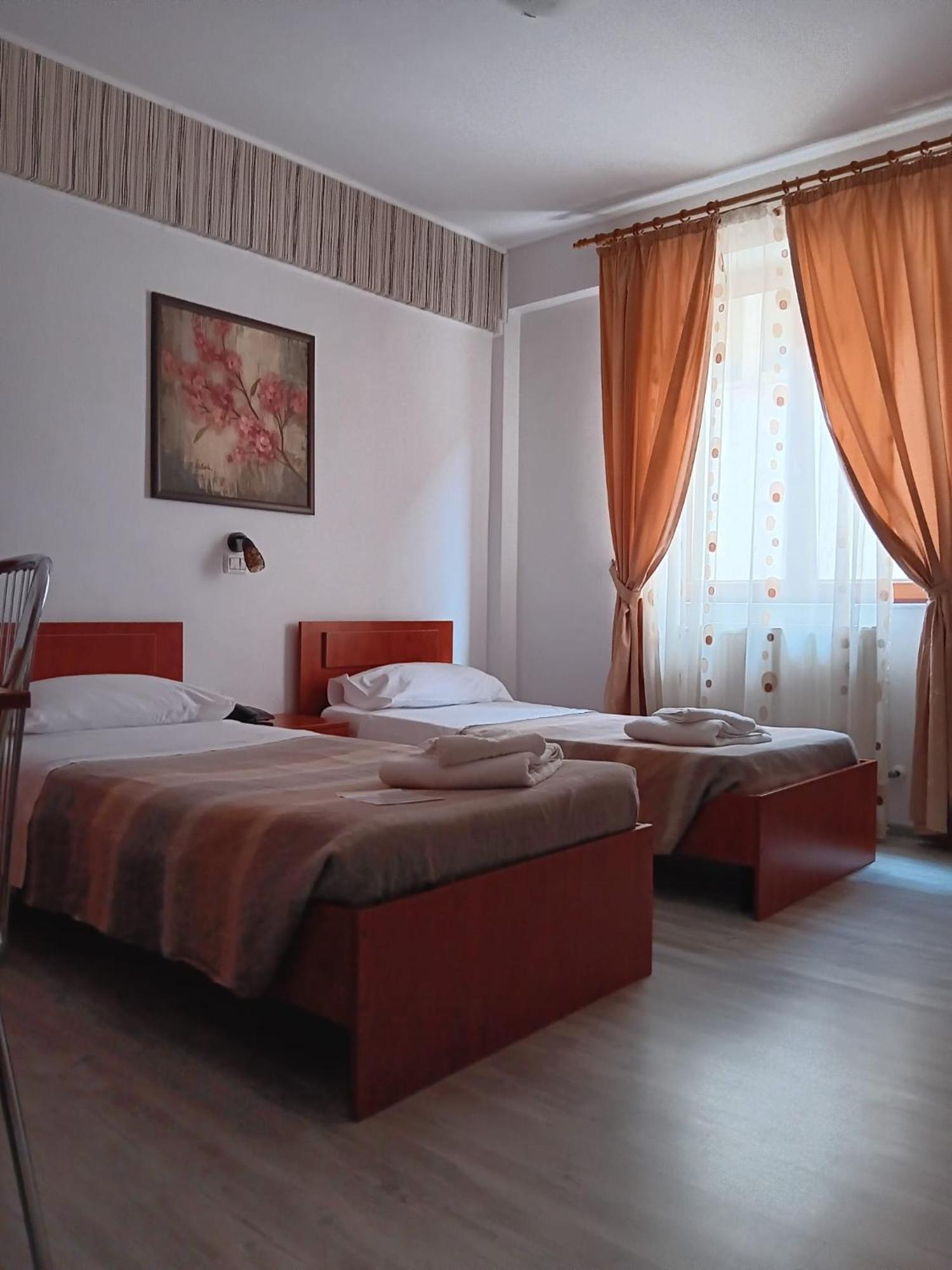Hotel Vila Veneto ティミショアラ エクステリア 写真