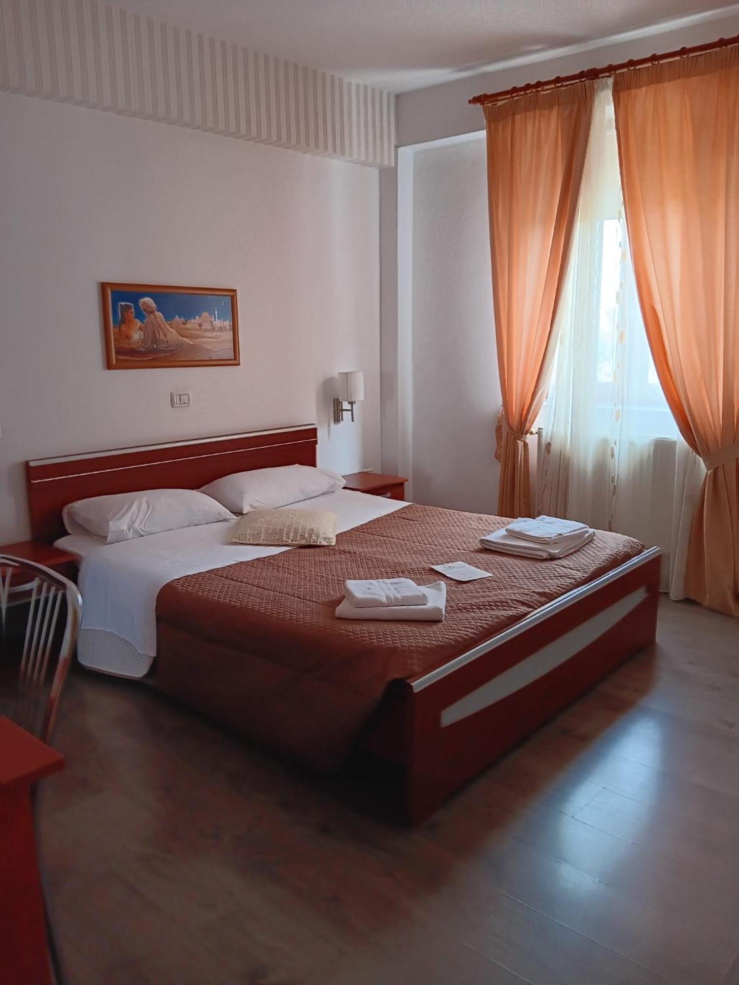 Hotel Vila Veneto ティミショアラ エクステリア 写真