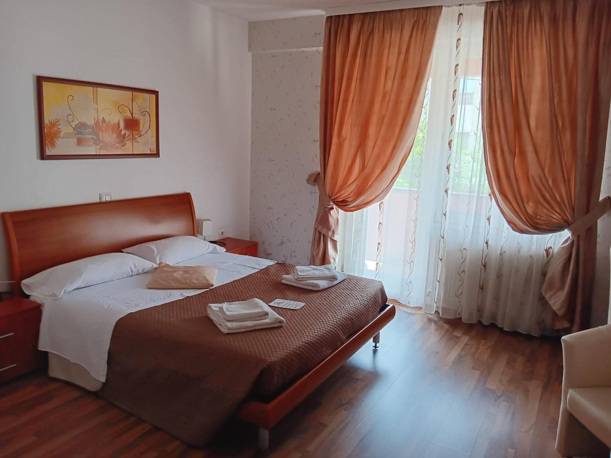 Hotel Vila Veneto ティミショアラ エクステリア 写真