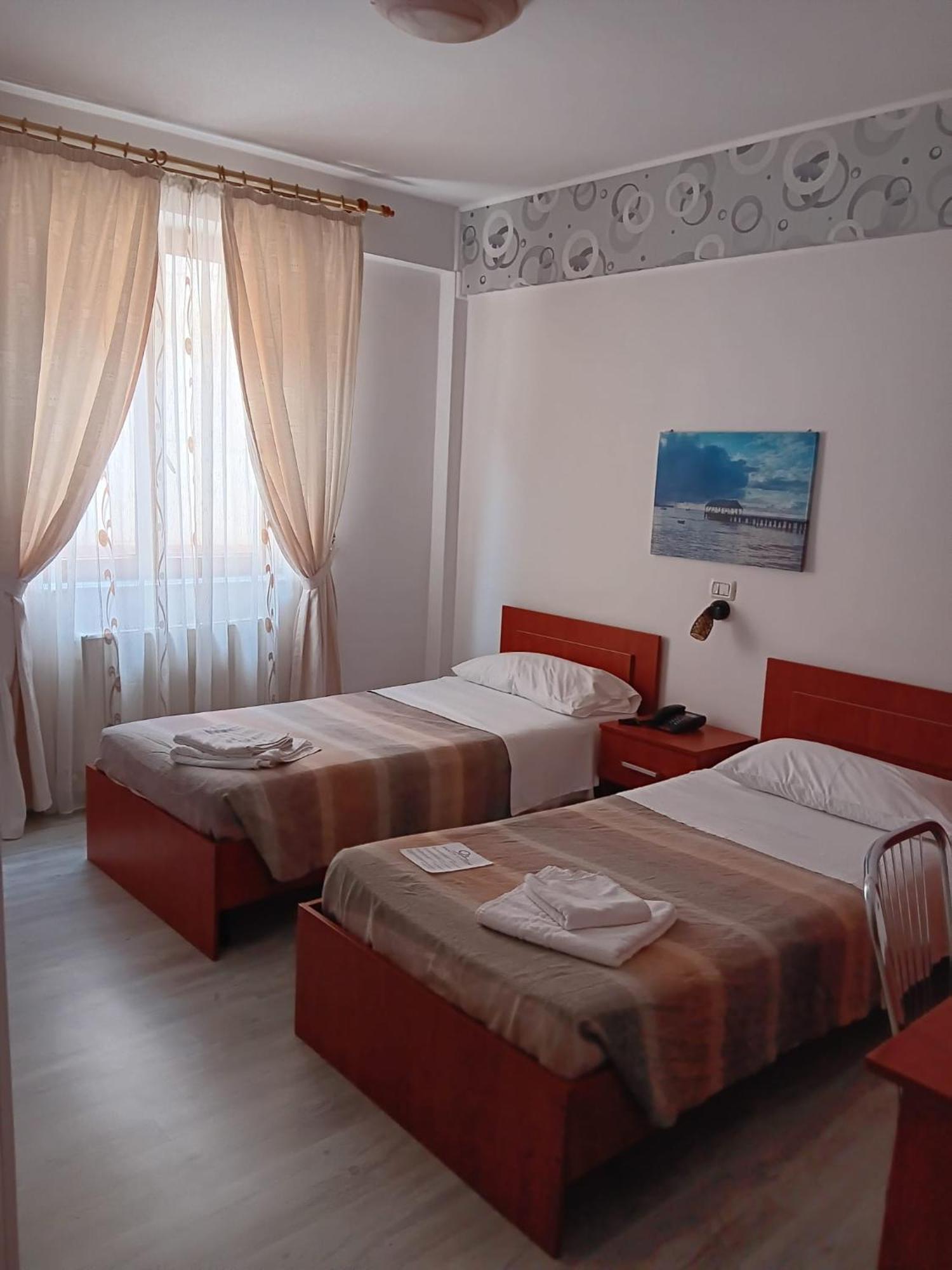Hotel Vila Veneto ティミショアラ エクステリア 写真