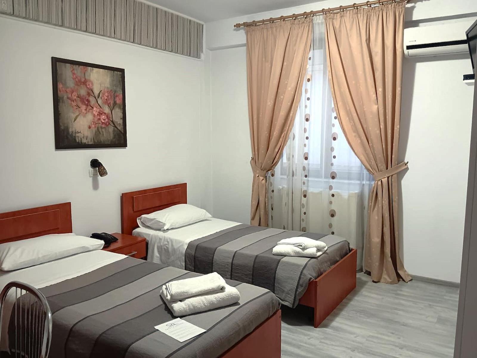 Hotel Vila Veneto ティミショアラ エクステリア 写真